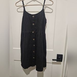 Button down knee length dress with pockets!